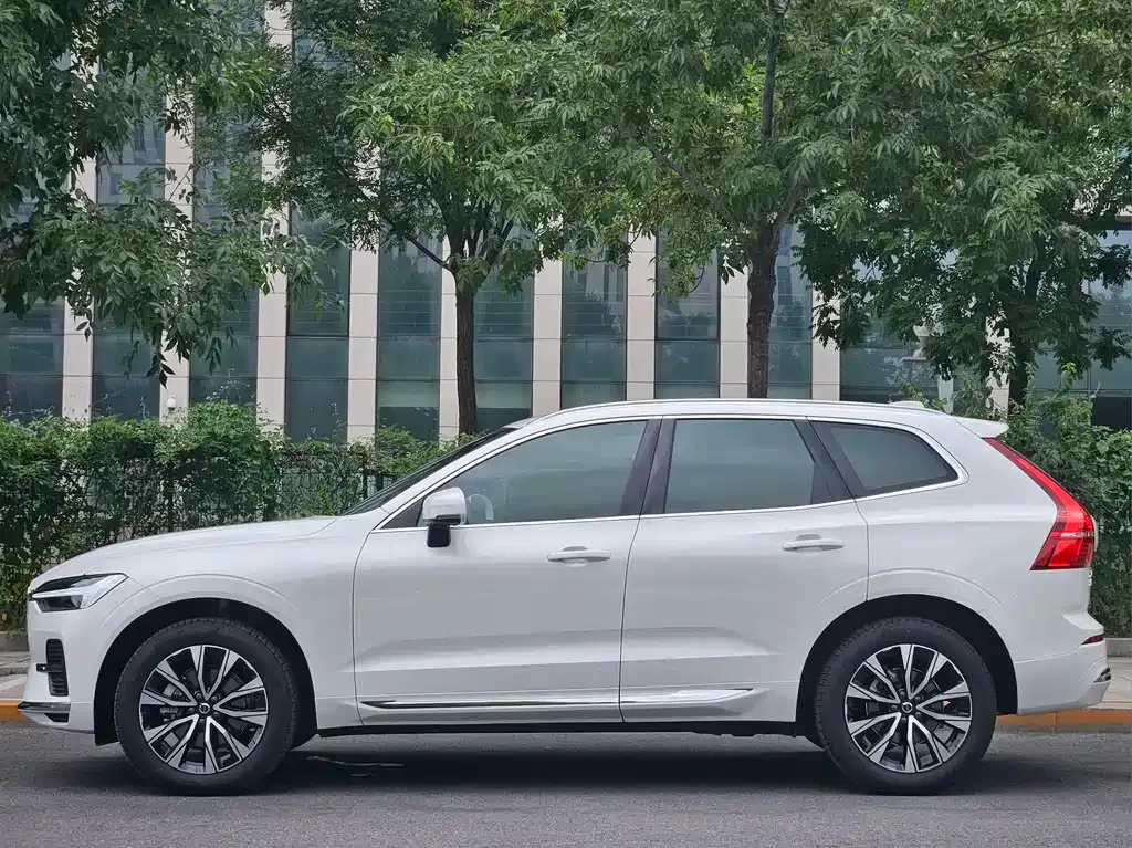 Volvo XC60 — фото 9