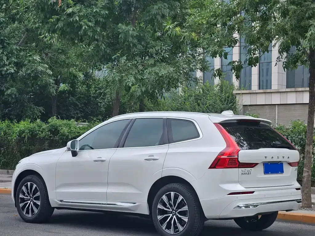 Volvo XC60 — фото 5