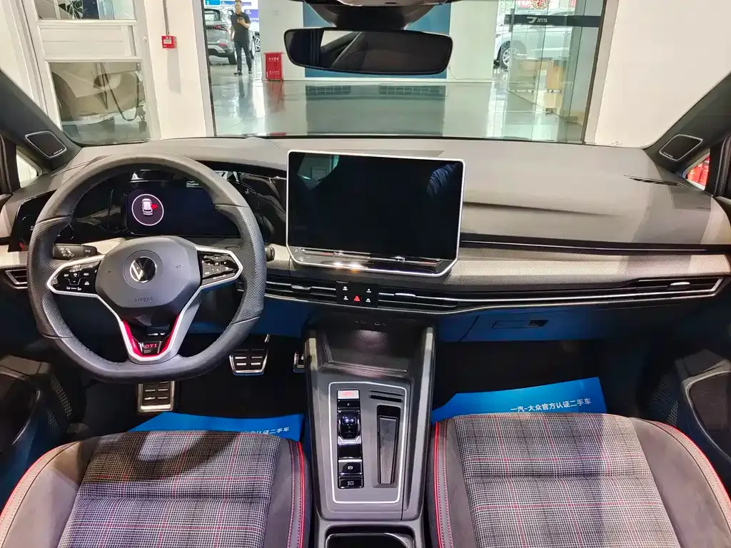 Volkswagen Golf GTI — фото 9
