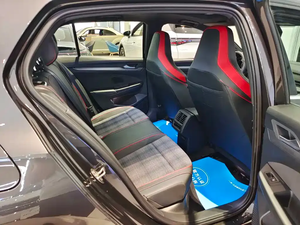 Volkswagen Golf GTI — фото 2