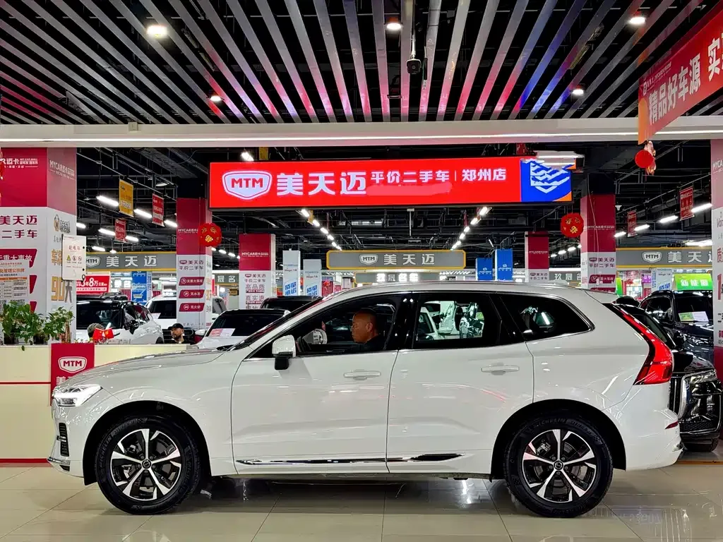 Volvo XC60 — фото 10