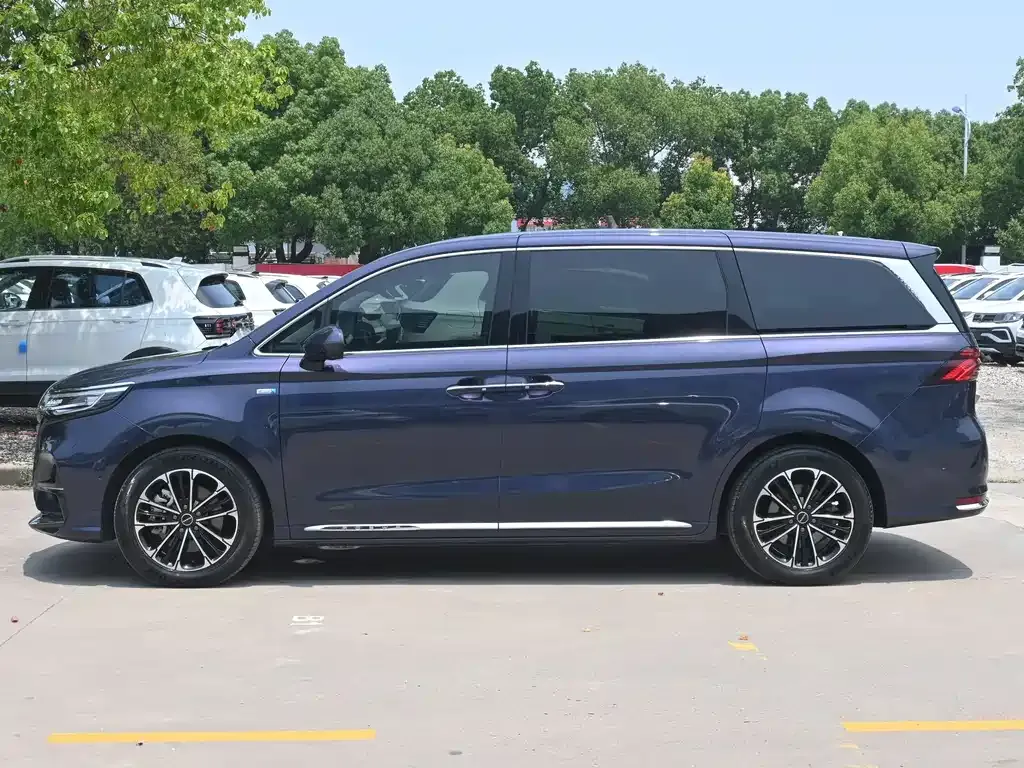 Roewe iMAX8 — фото 2