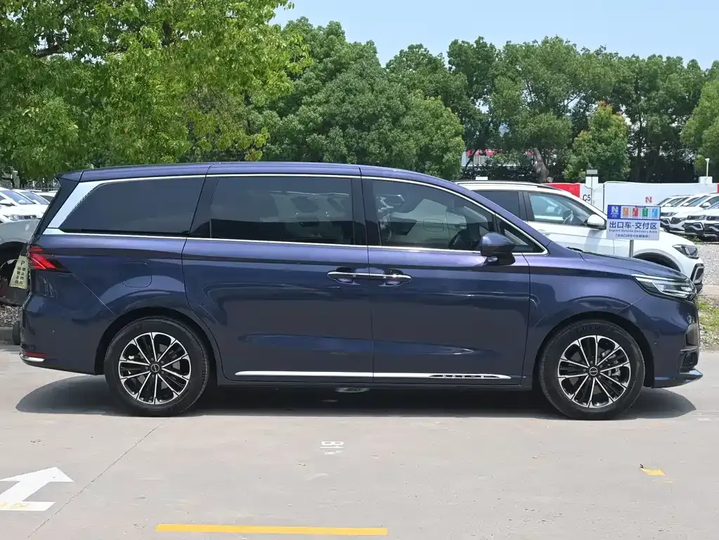 Roewe iMAX8 — фото 4