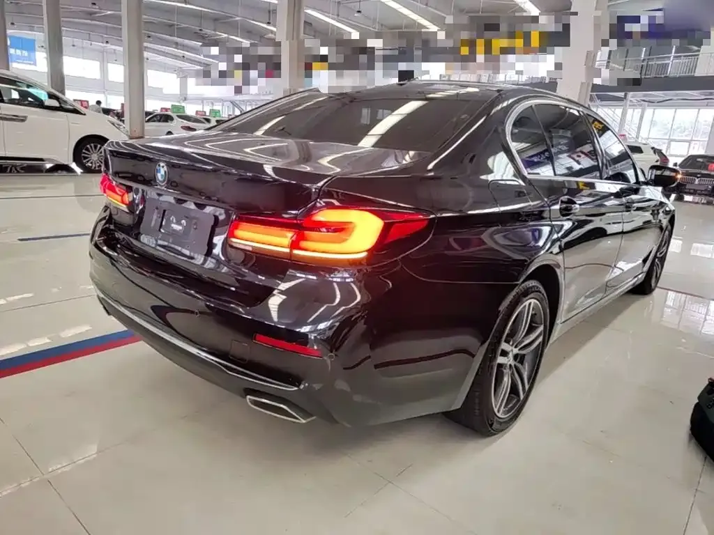 BMW 5 Series — фото 9