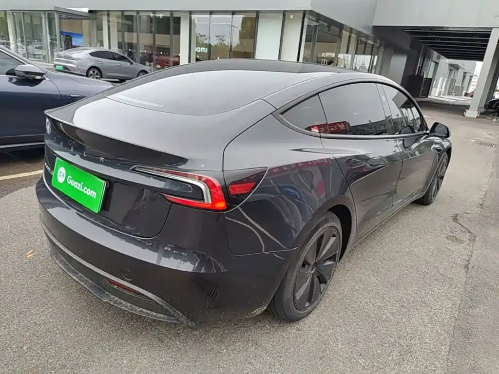 Tesla Model 3 — фото 8