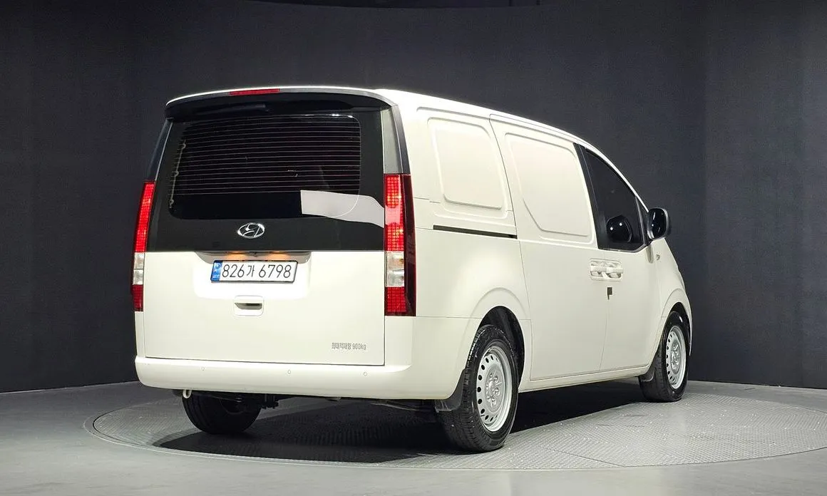 Hyundai Staria 2023 из KR, фото 2