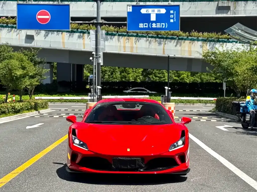 Ferrari F8 — фото 1