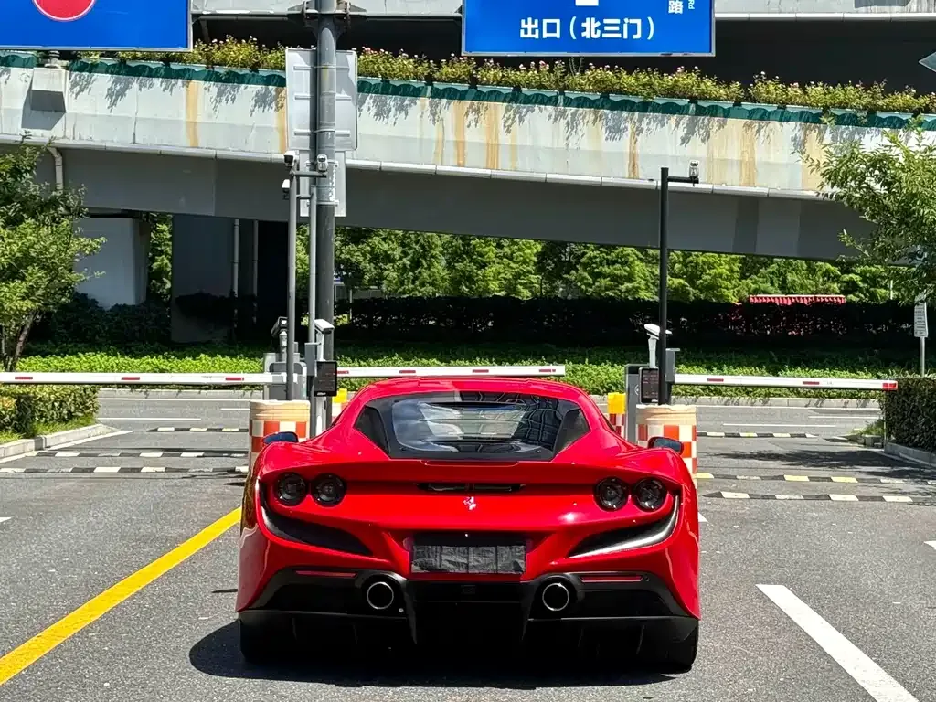 Ferrari F8 — фото 8