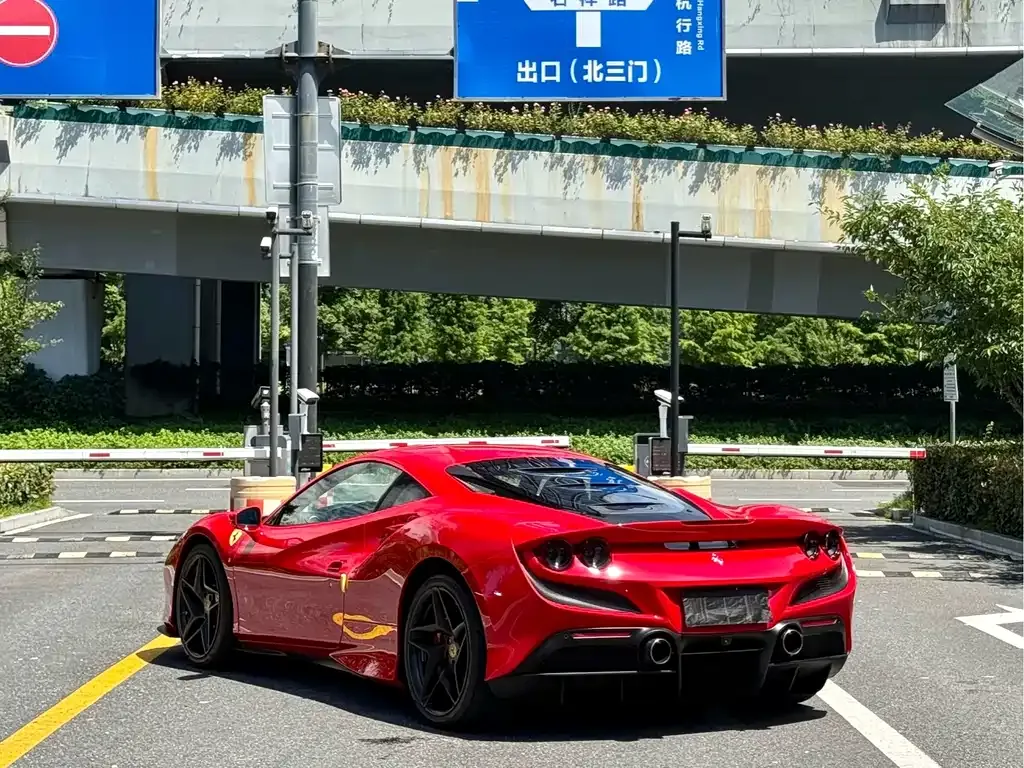 Ferrari F8 — фото 6
