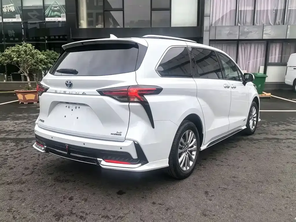 Toyota Sienna — фото 7