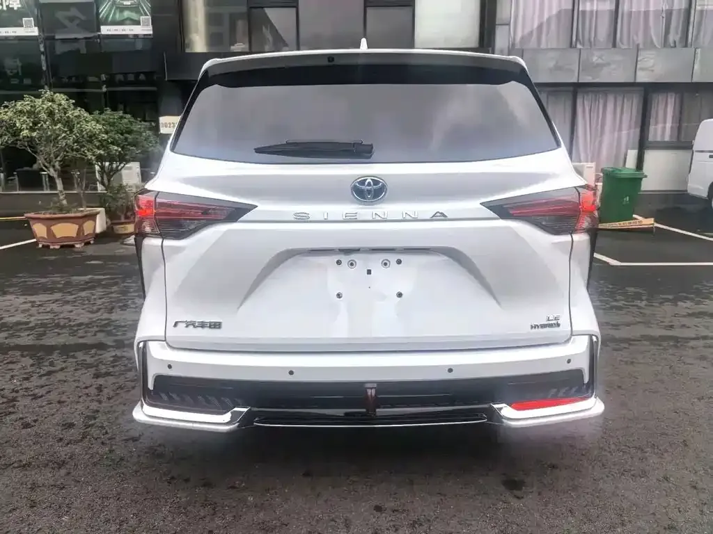 Toyota Sienna — фото 5
