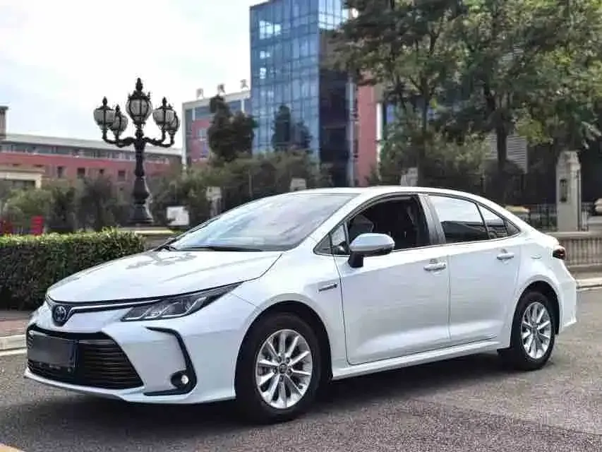 Toyota Corolla — фото 1