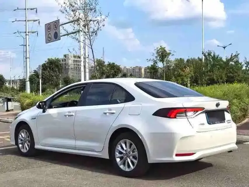 Toyota Corolla — фото 4
