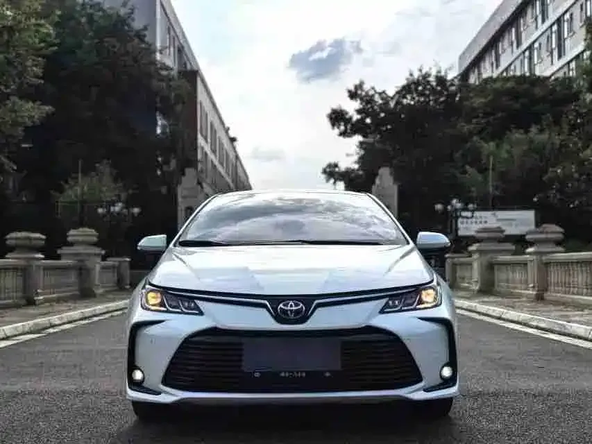 Toyota Corolla — фото 2
