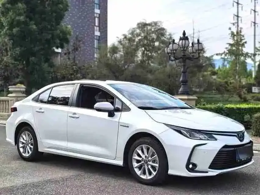 Toyota Corolla — фото 10