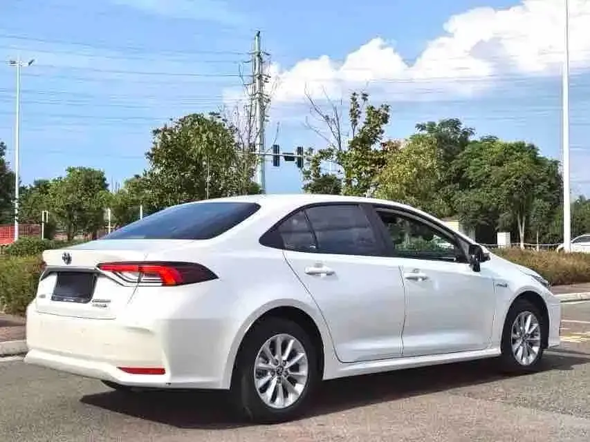 Toyota Corolla — фото 9