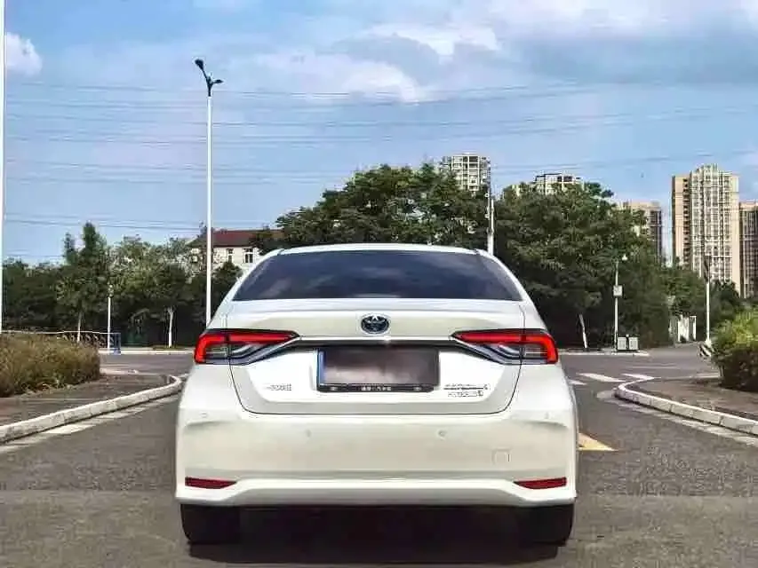Toyota Corolla — фото 8