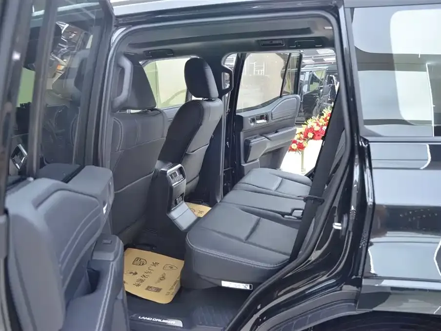 Toyota Prado — фото 10