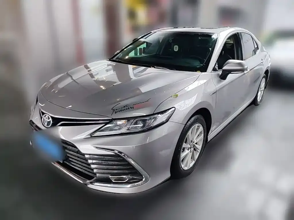 Toyota Camry — фото 2