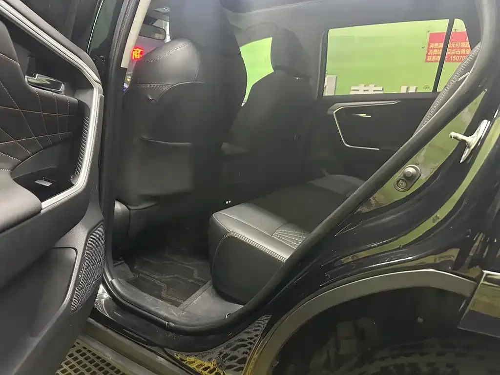 Toyota RAV4 2024 из CN, фото 3