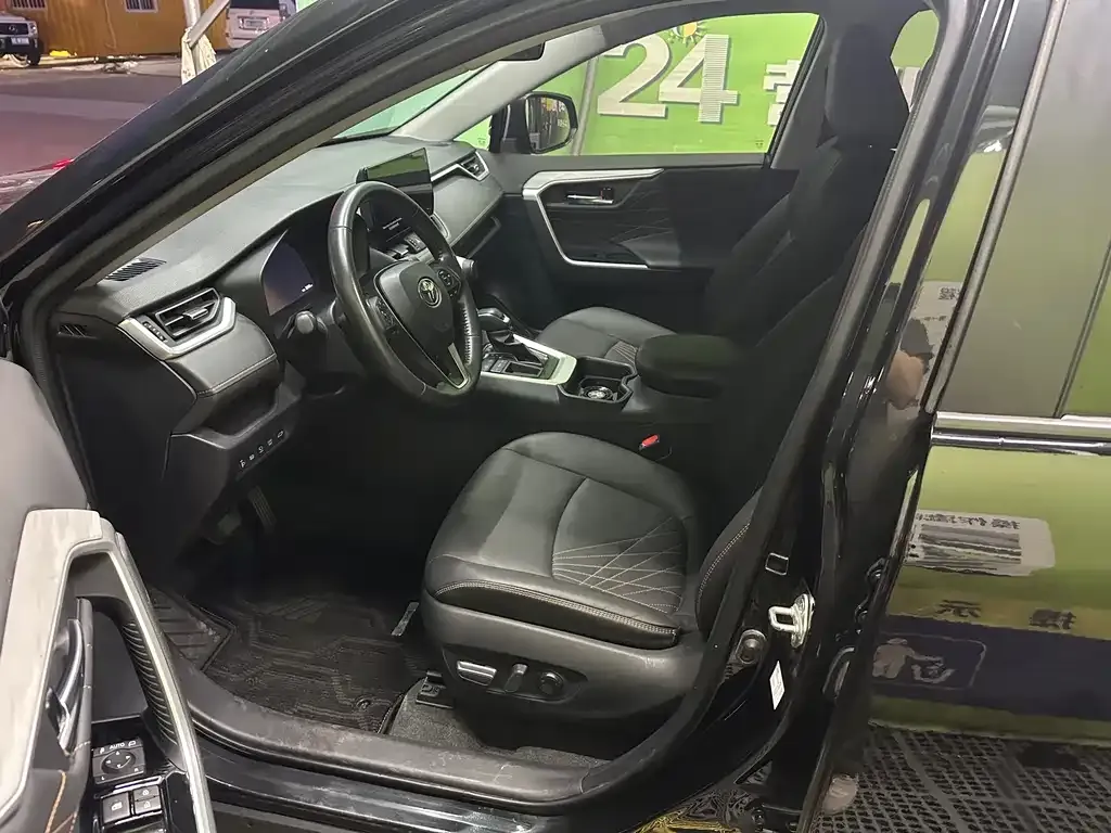 Toyota RAV4 2024 из CN, фото 6