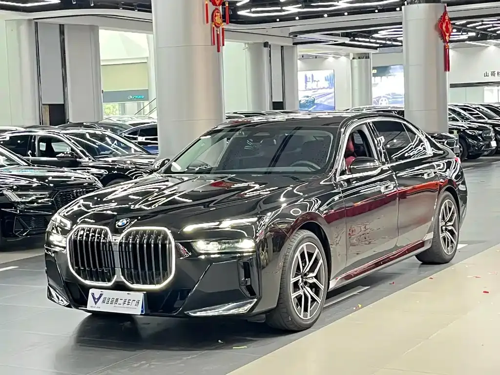 BMW 7 Series — фото 1