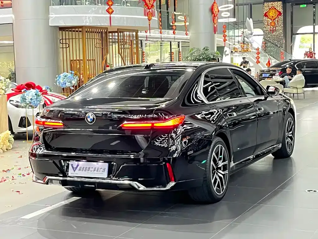 BMW 7 Series — фото 9
