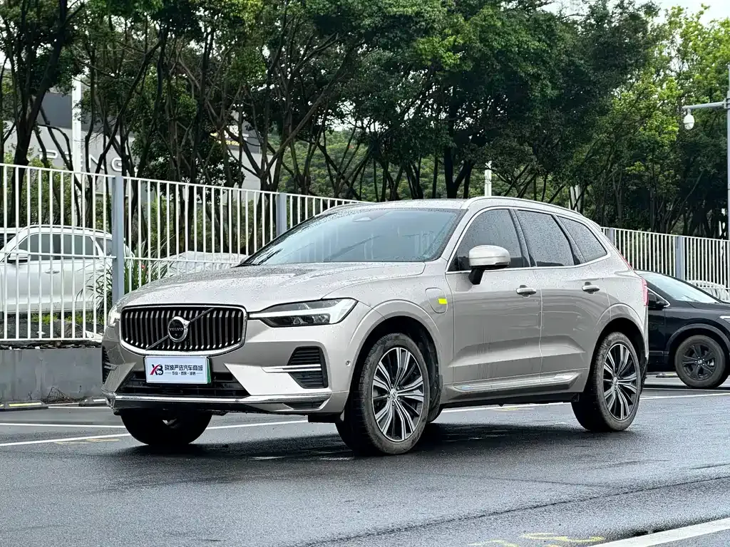Volvo XC60 PHEV — фото 1