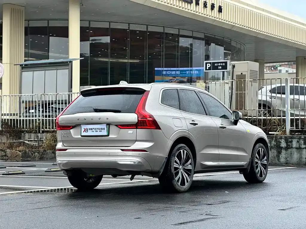 Volvo XC60 PHEV — фото 5