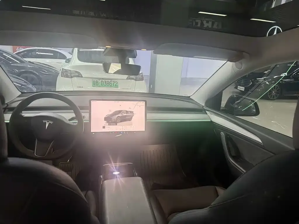 Tesla Model Y — фото 6