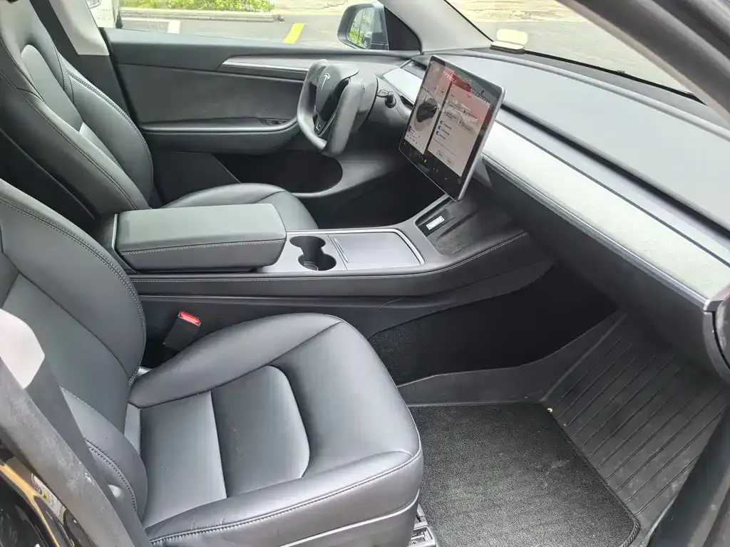 Tesla Model Y — фото 4