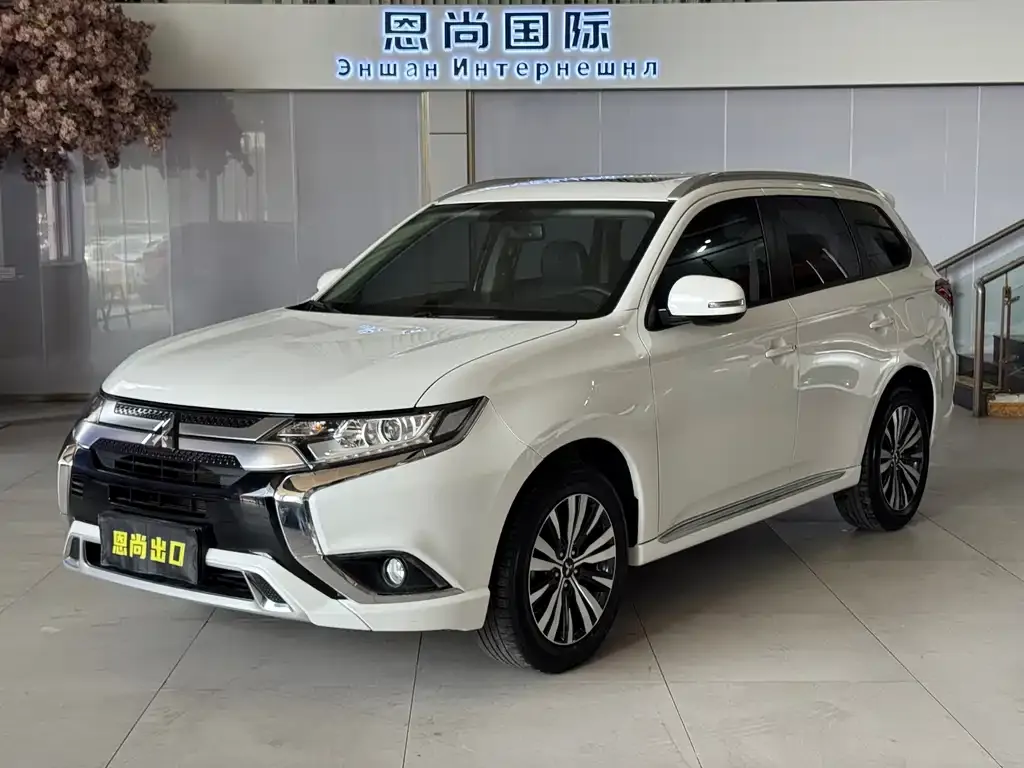 Mitsubishi Outlander — фото 1
