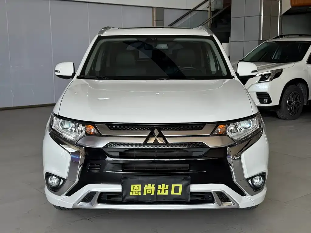 Mitsubishi Outlander — фото 2