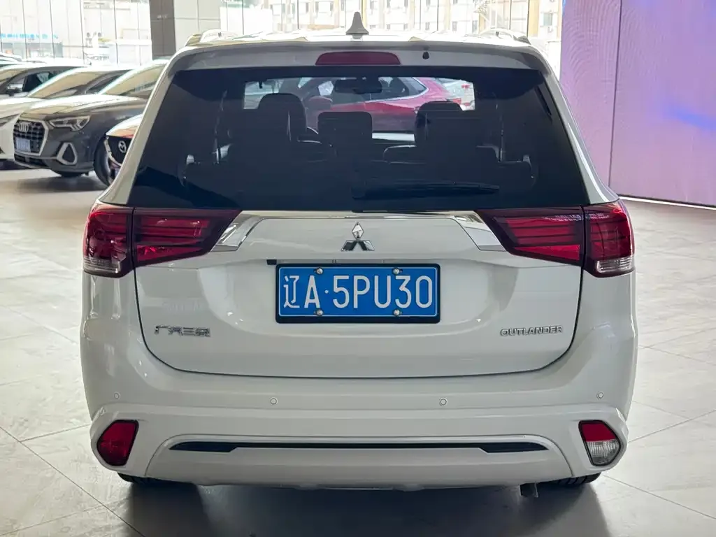 Mitsubishi Outlander — фото 10