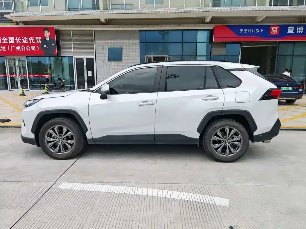 Toyota RAV4 — фото 4