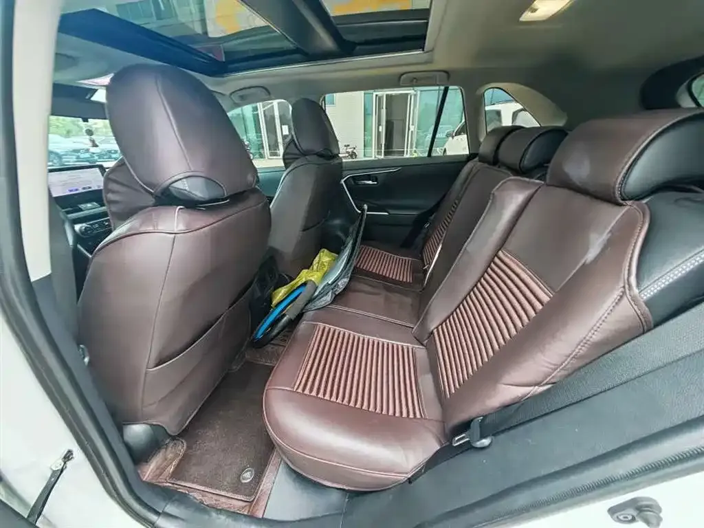 Toyota RAV4 — фото 9