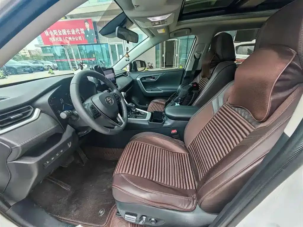 Toyota RAV4 — фото 6