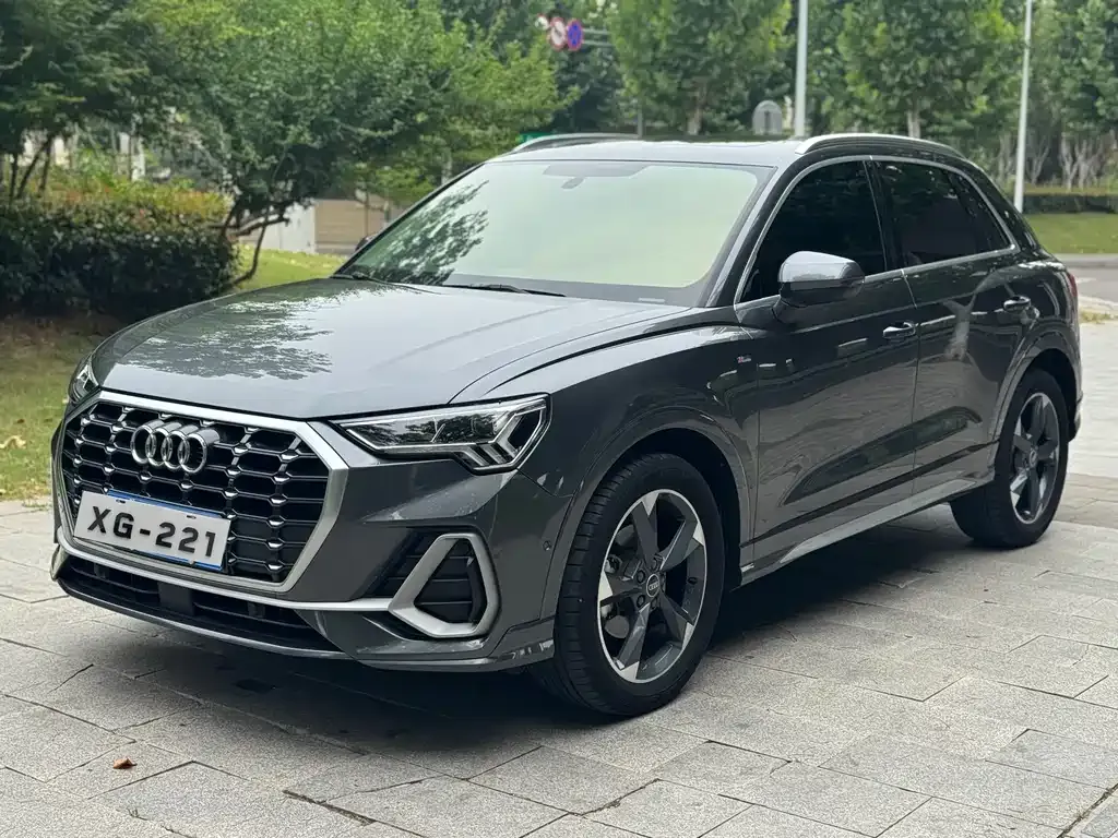 Audi Q3 — фото 1