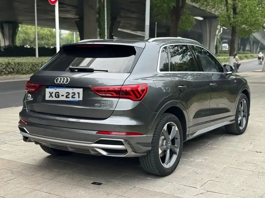 Audi Q3 — фото 10