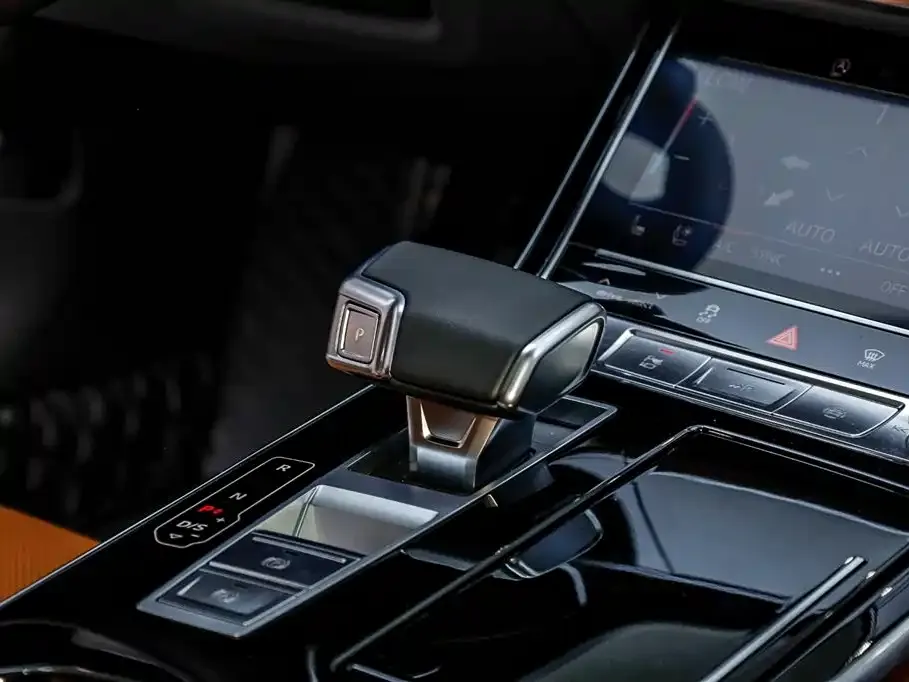Audi A8 — фото 4
