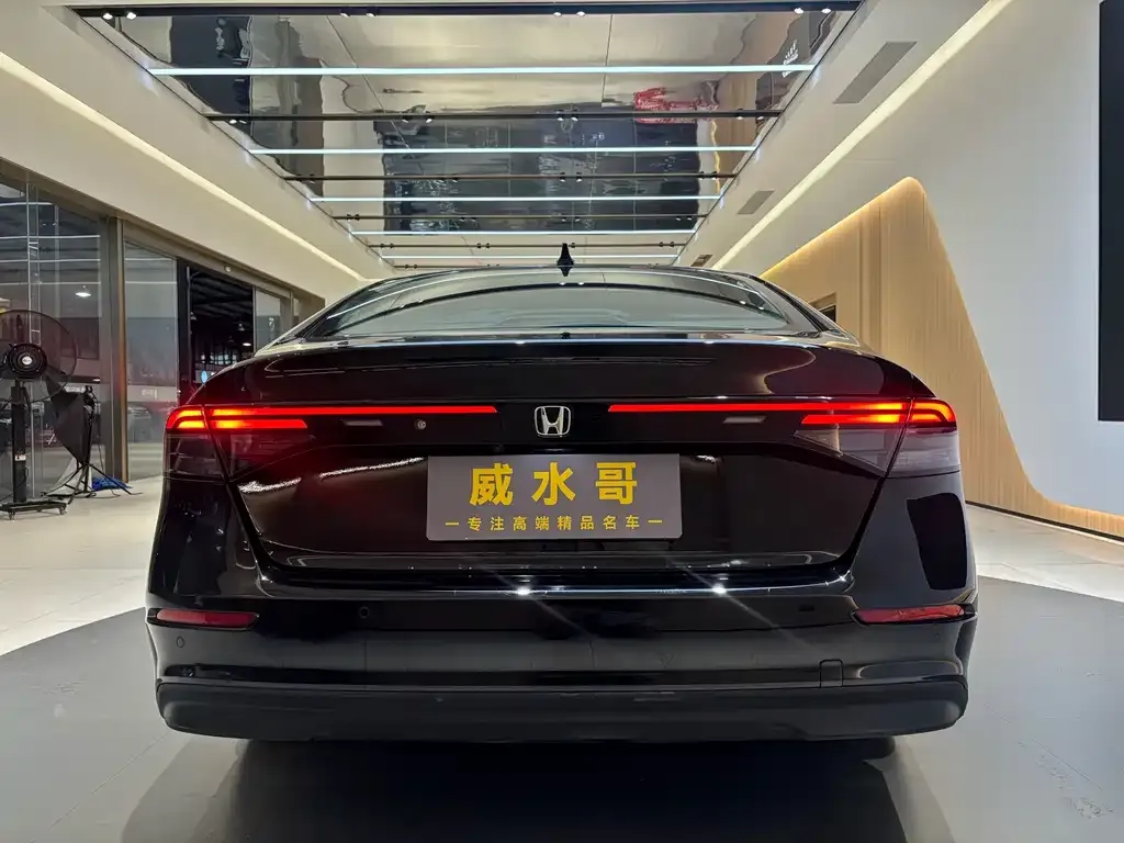 Honda Accord — фото 7