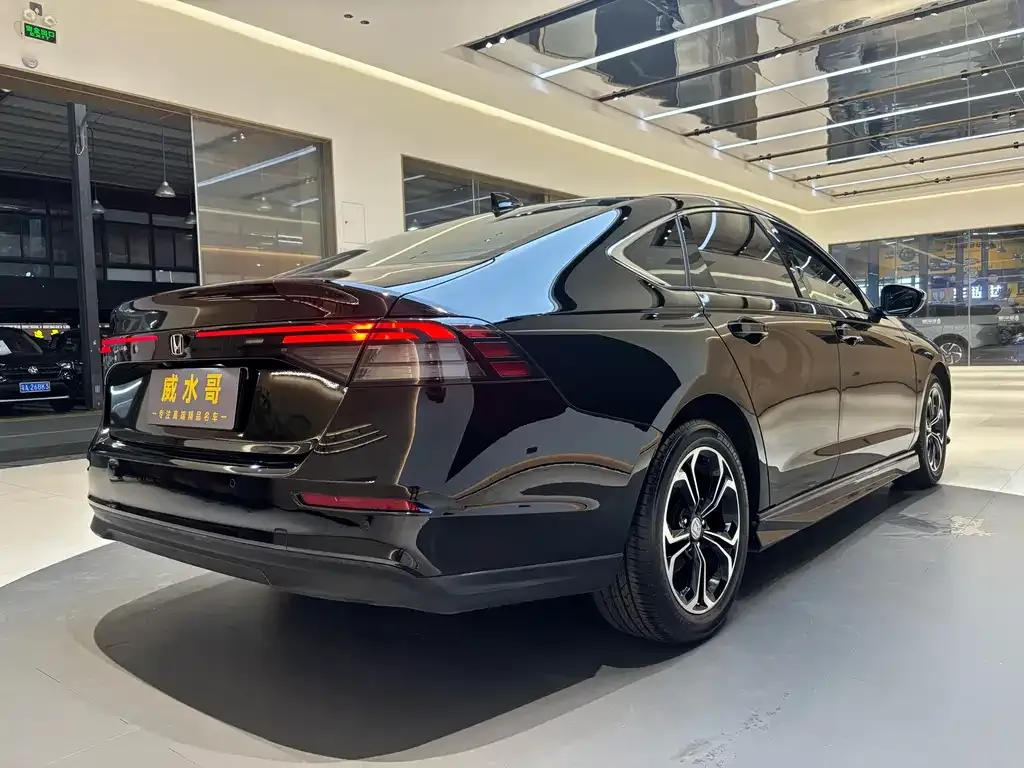 Honda Accord — фото 6