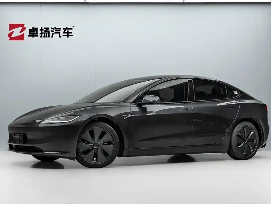 Tesla Model 3 — фото 1