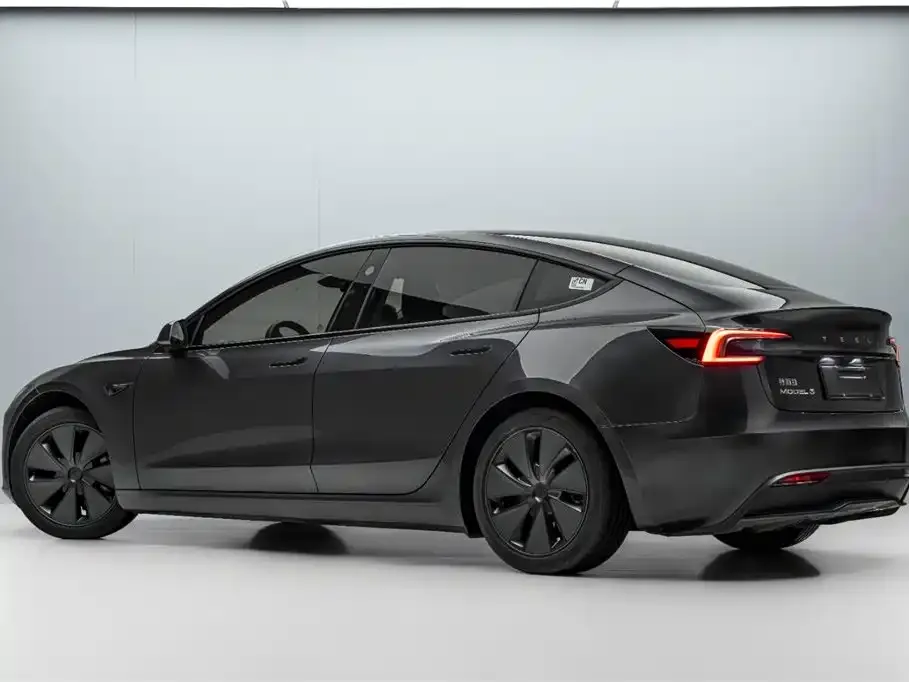 Tesla Model 3 — фото 10