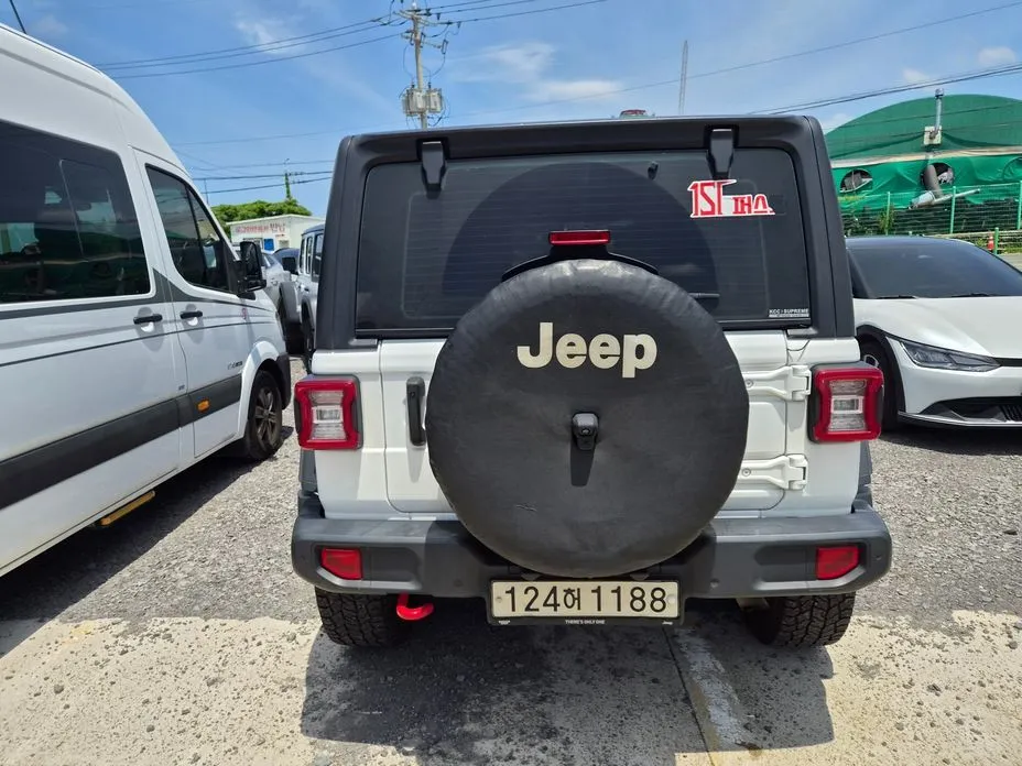 Jeep Wrangler 2023 из KR, фото 3