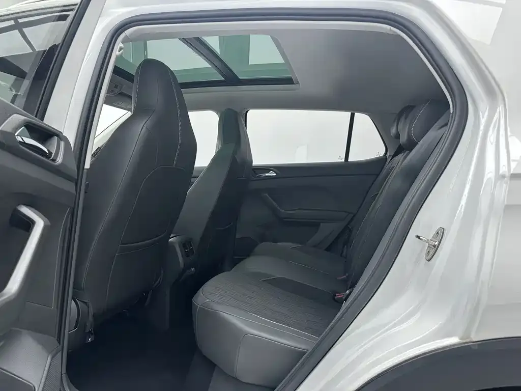 Volkswagen T-Cross — фото 10