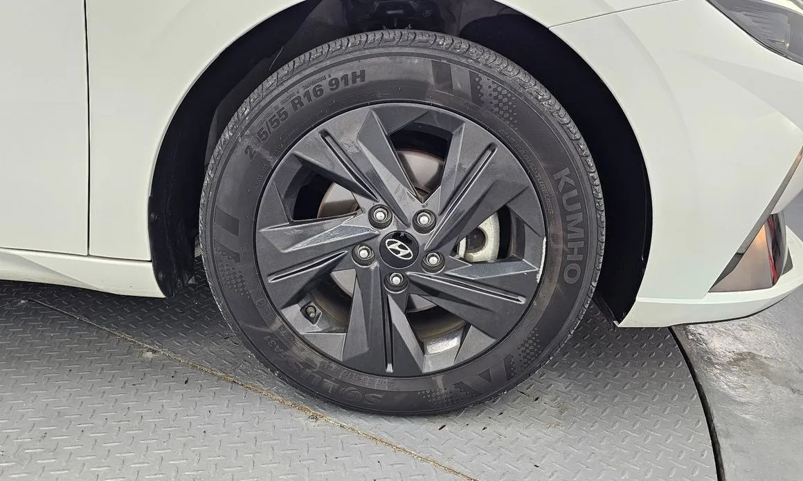 Hyundai AVANTE — фото 3