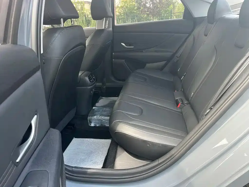 Hyundai Elantra — фото 3