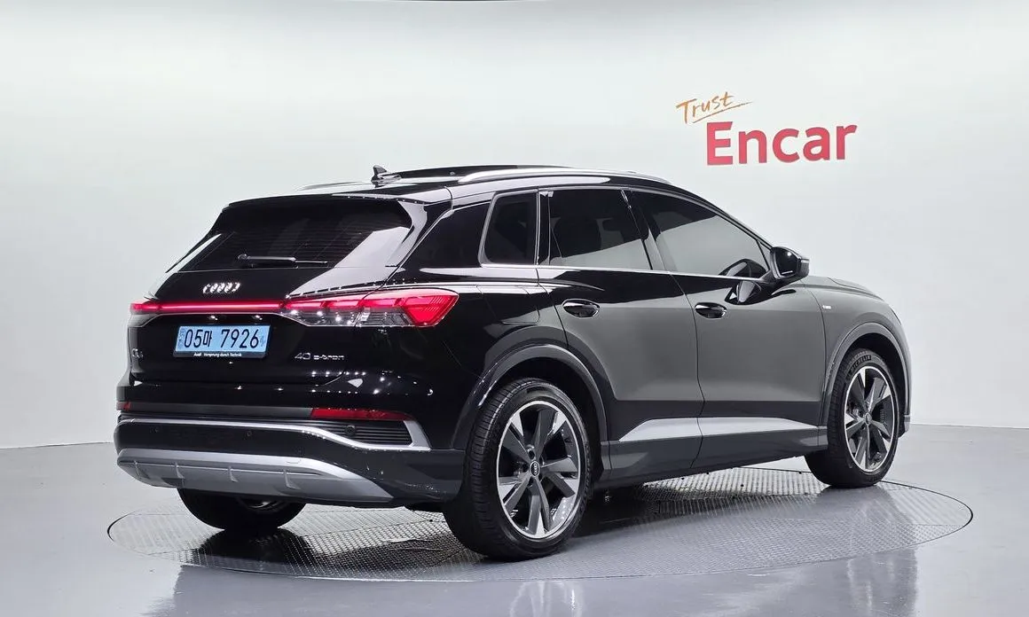 Audi Q4 e-tron — фото 4