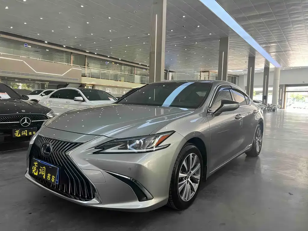 Lexus ES — фото 1